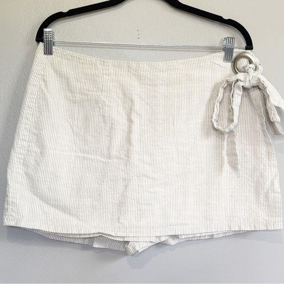 Charlotte Russe Skort with Wrap-Style Tan and White Stripe Women’s Size XL - Picture 1 of 8